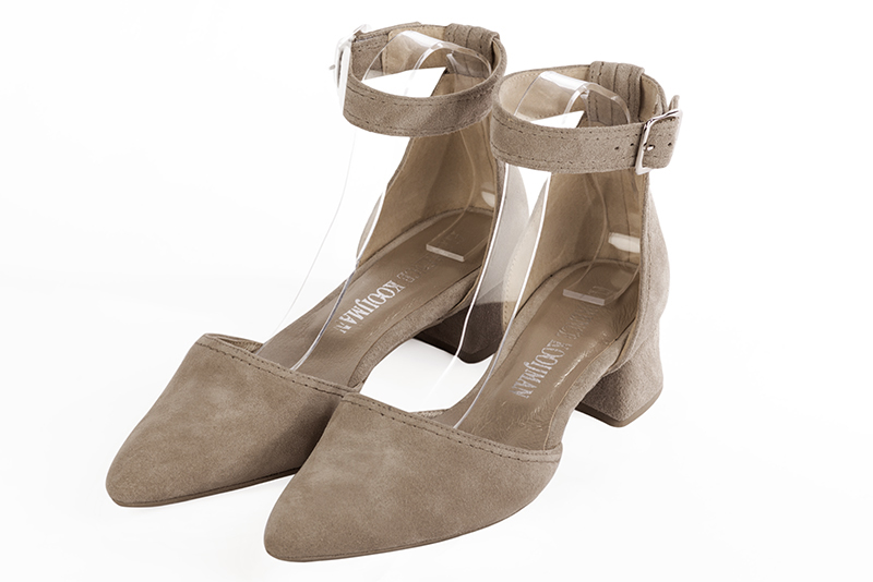 Tan beige women's open side shoes, with a strap around the ankle. Tapered toe. Low flare heels. Front view - Florence KOOIJMAN